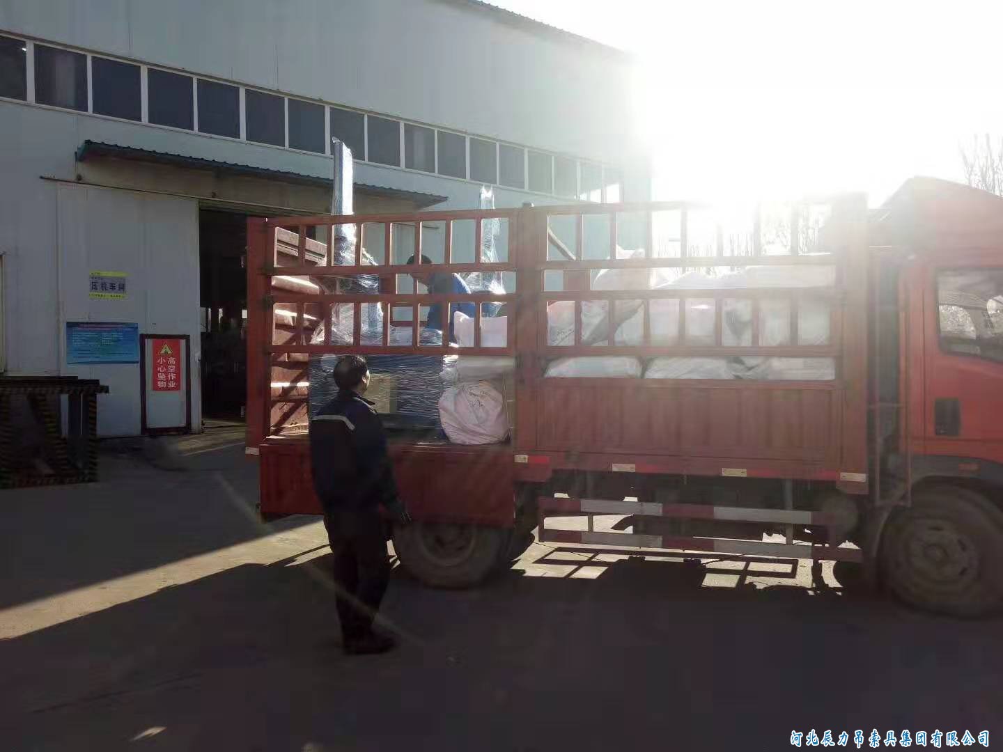 兩臺辰力32型鋼絲繩插套機發貨!